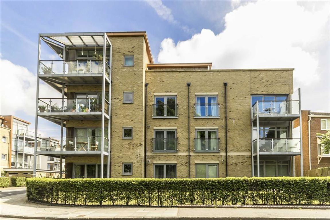 8 Garside Court, 10, Southcott Road, Teddington photo 5