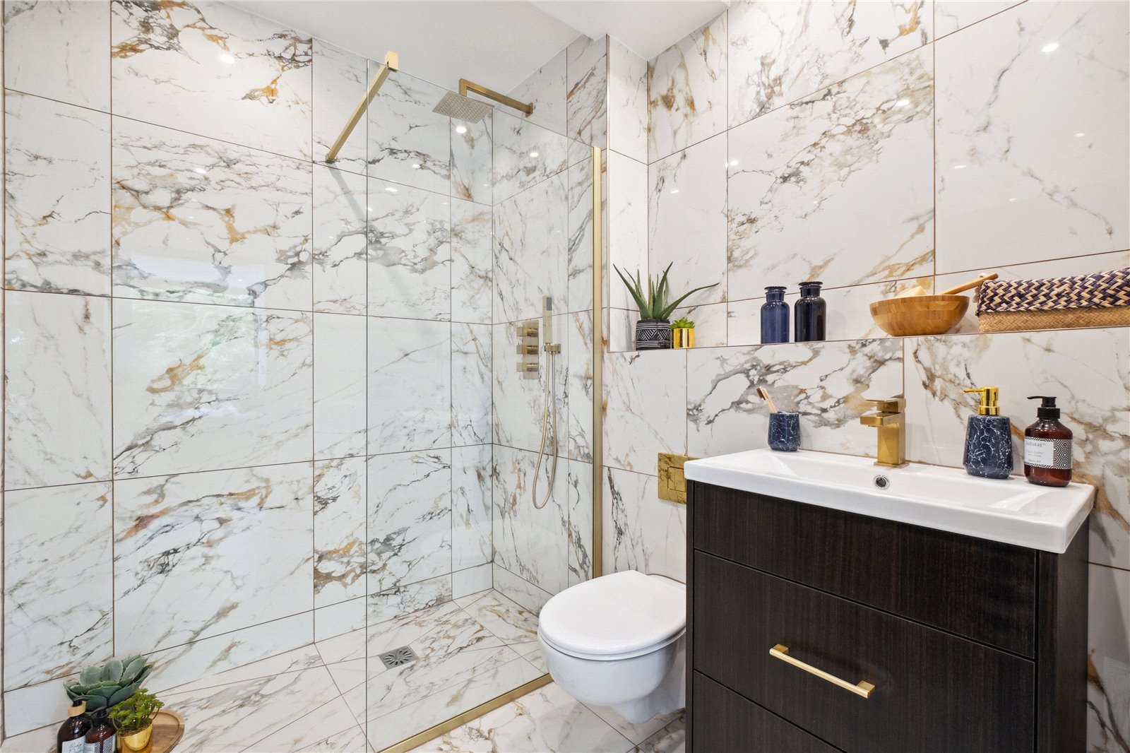 3 bedroom new flat for sale 0