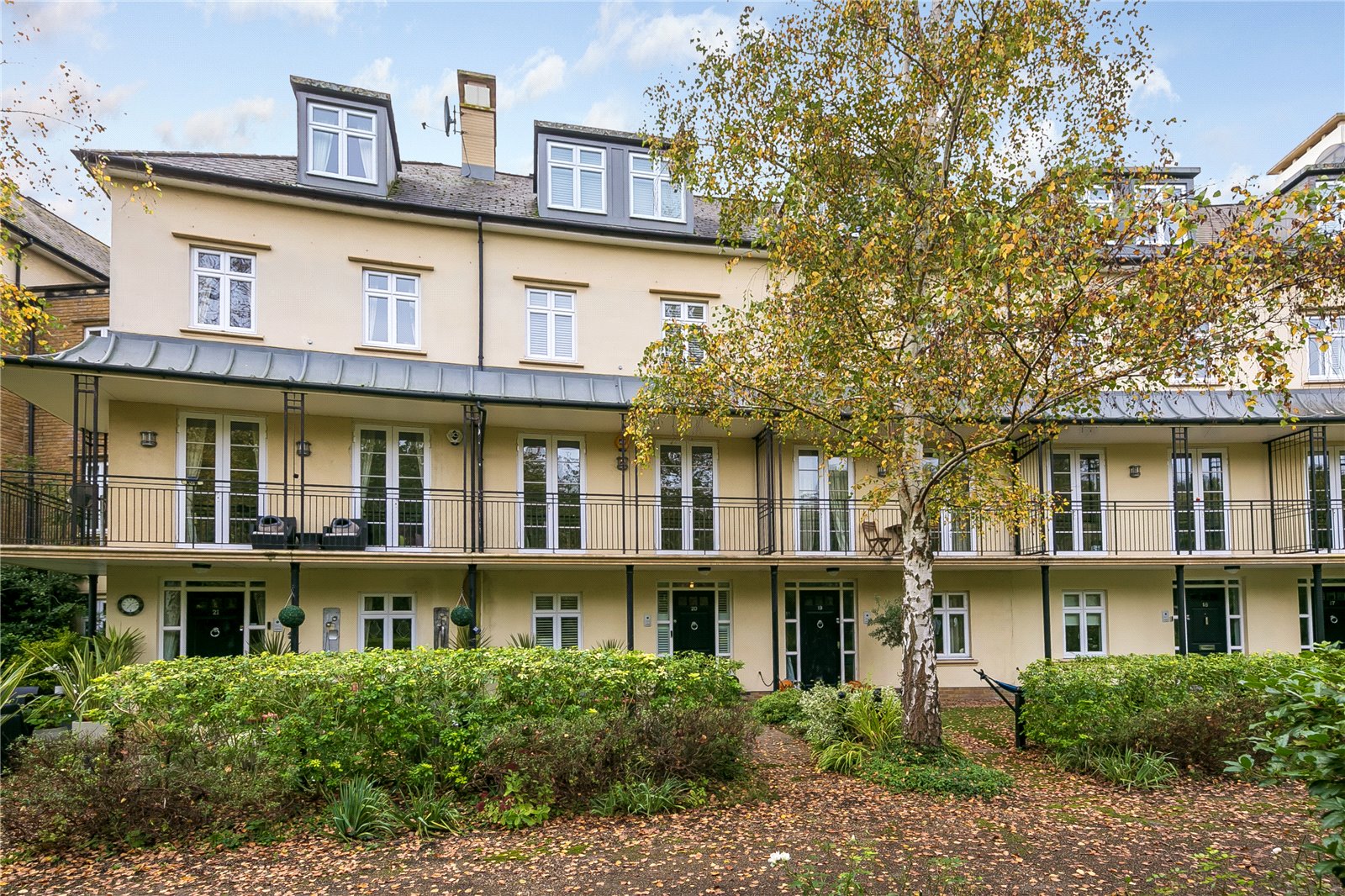 3 bedroom flat for sale