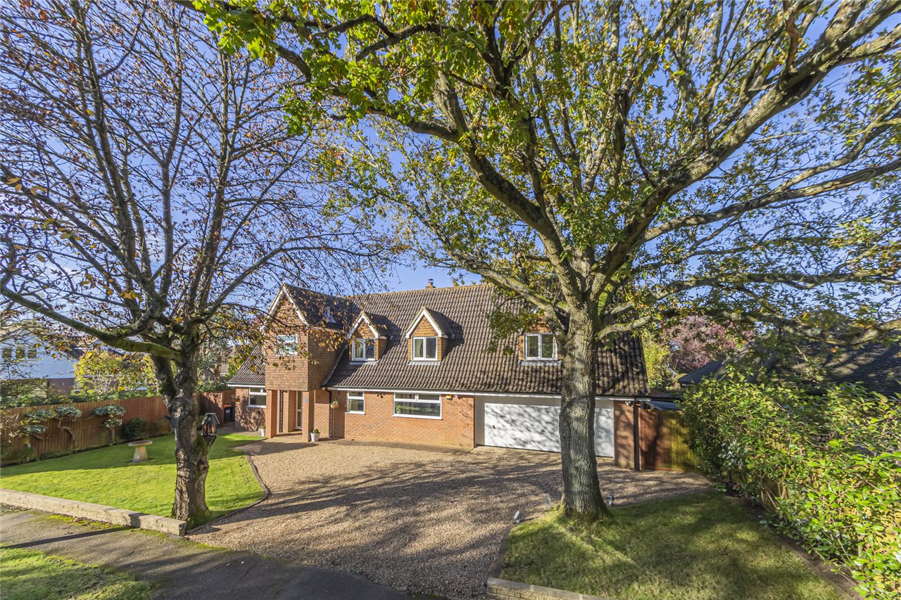 4-bed house on 38, Oakway, Dunstable, £850,000