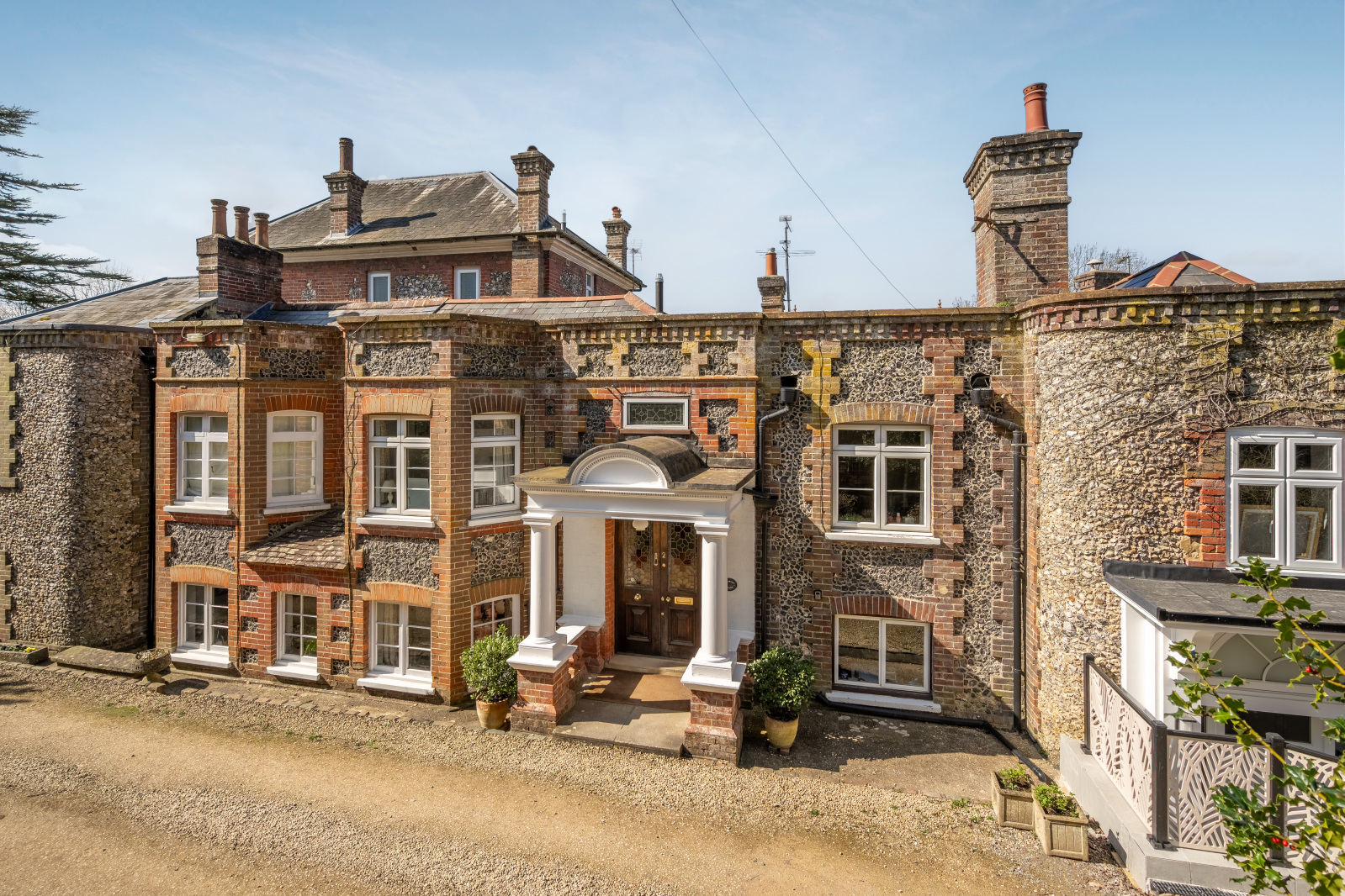 4 bedroom detached house for sale 0