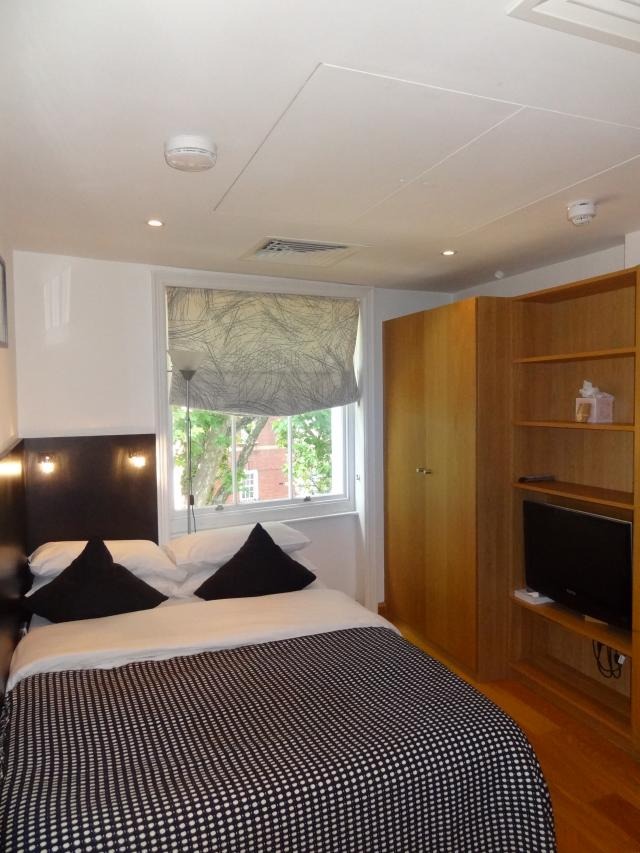 Studio flat on 30-31  Flat 30, Cartwright Gardens, London, £2,166/mo