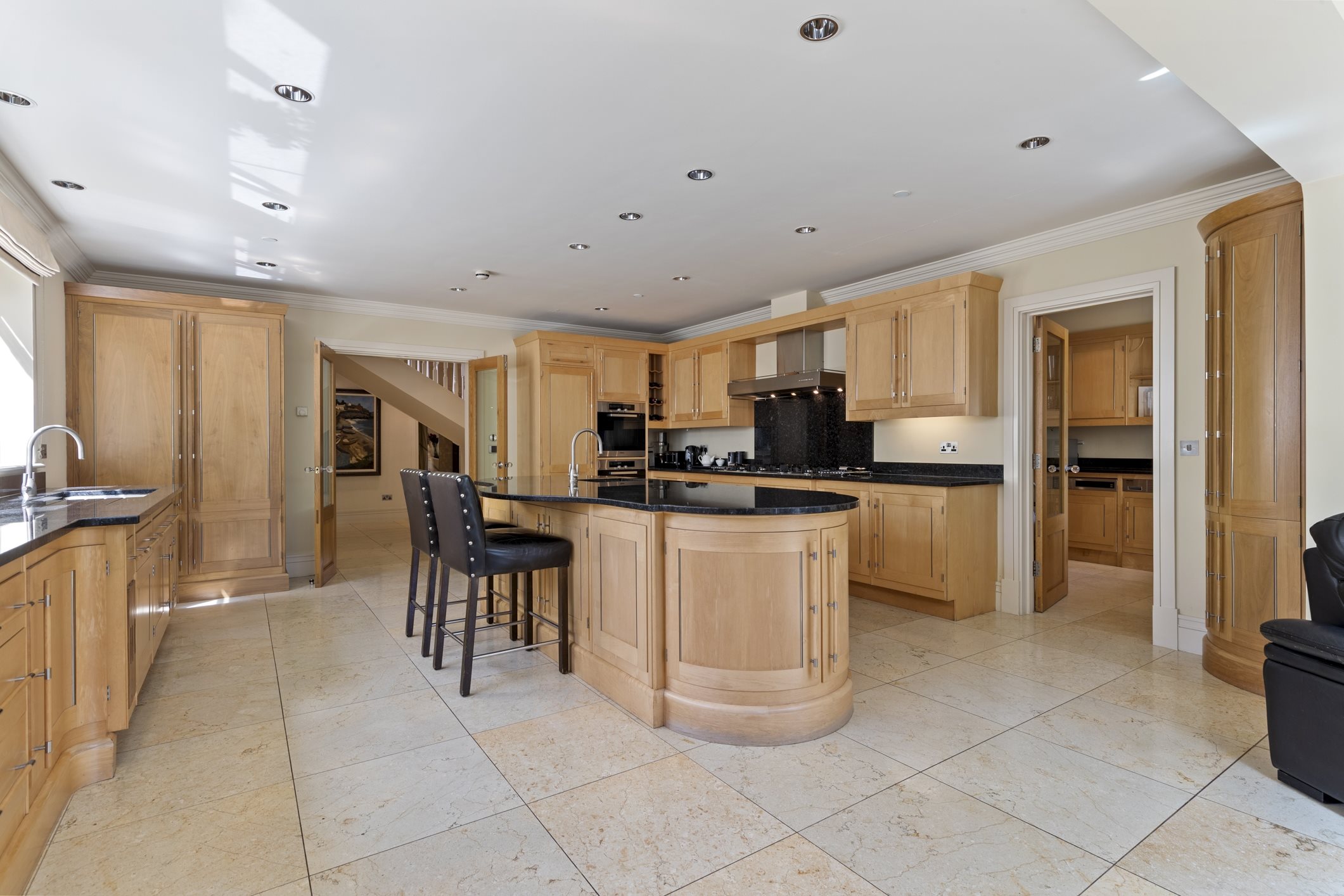 6 bedroom detached house for sale 0