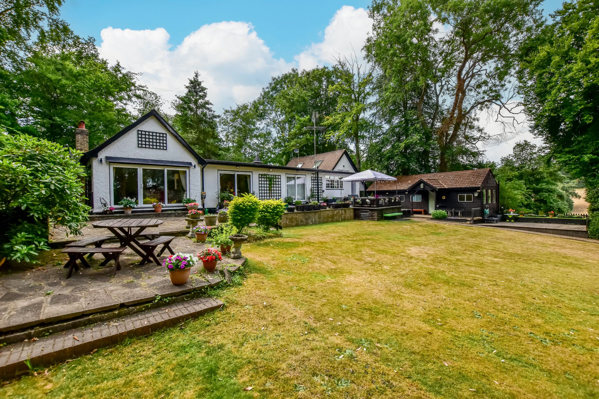 4 bedroom detached house for sale 0