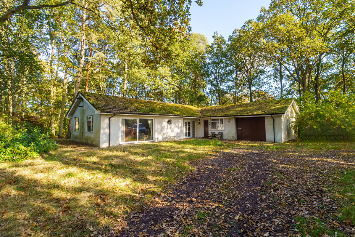 6 bedroom detached house for sale