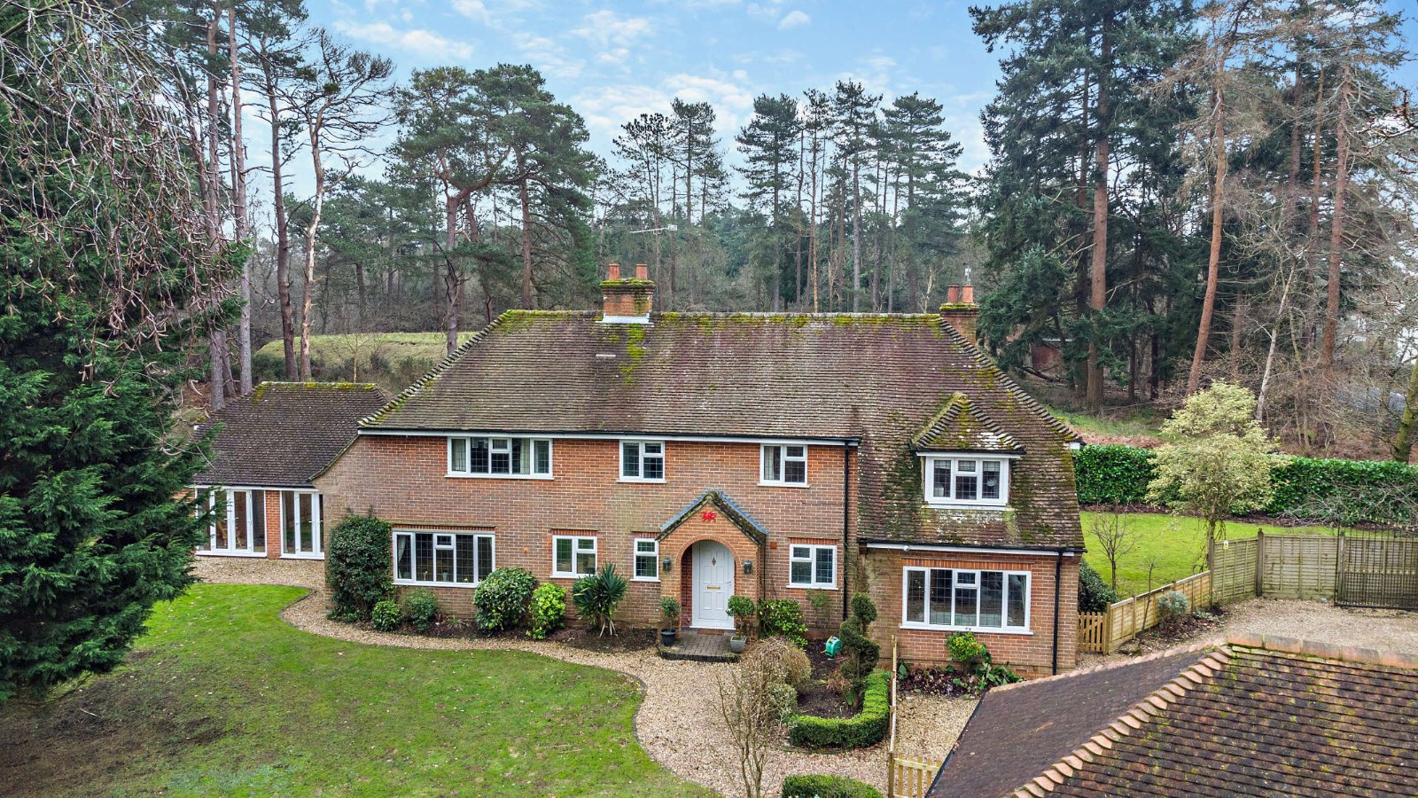 5 bedroom detached house for sale 0