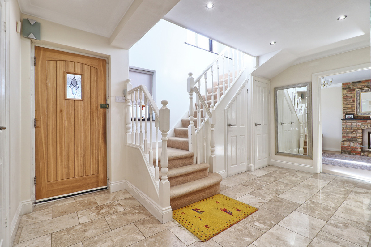 5 bedroom detached house for sale 0