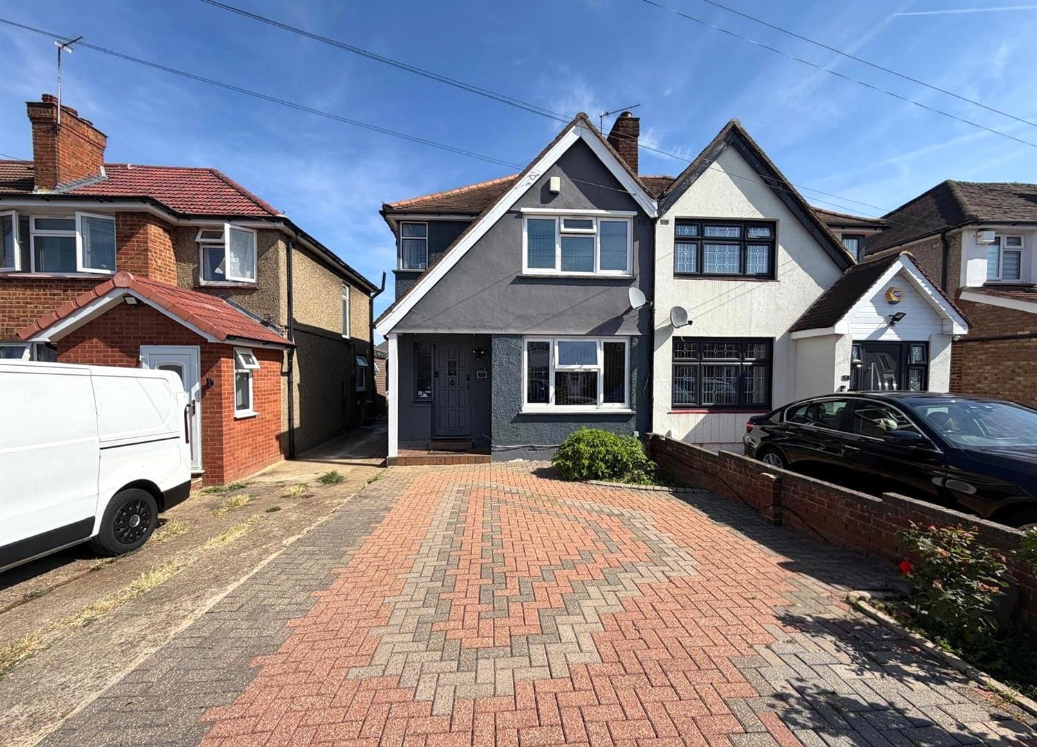 25, Wentworth Crescent, Hayes photo 2
