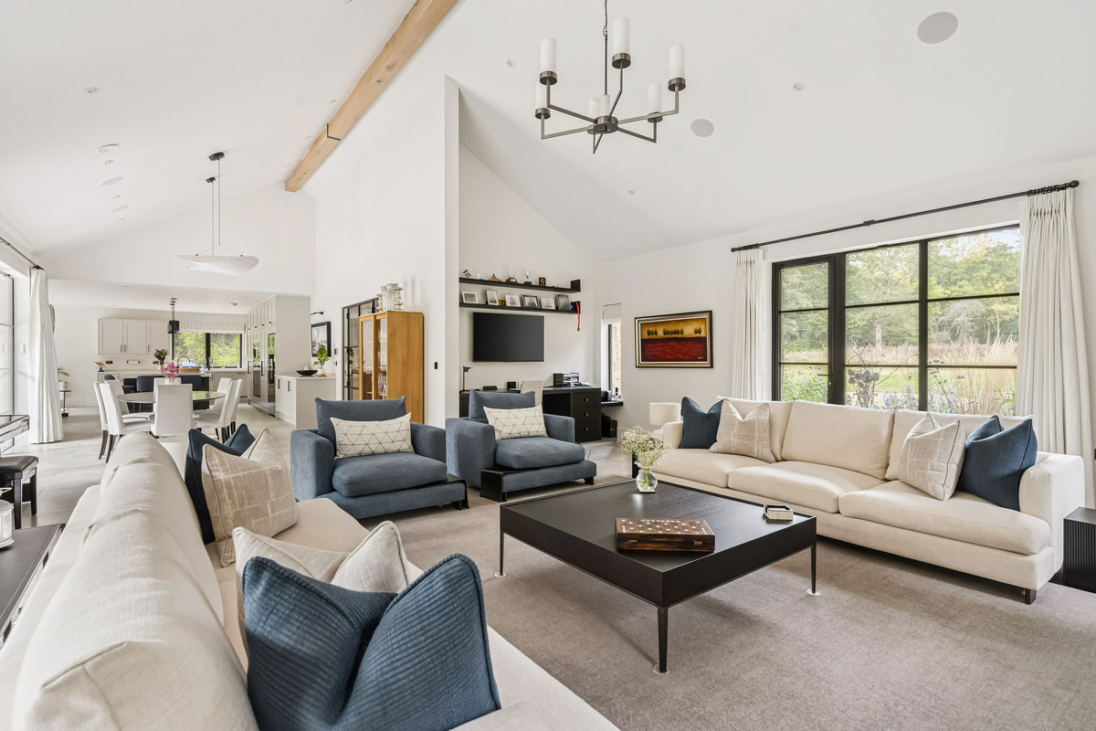 4 bedroom detached house for sale 0