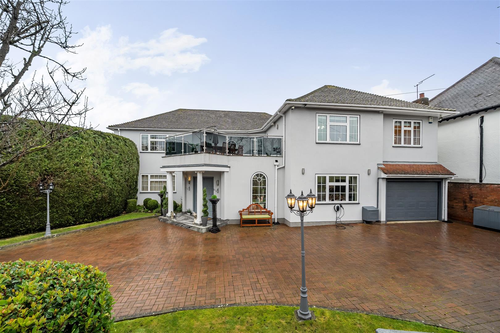 5 bedroom detached house for sale 0