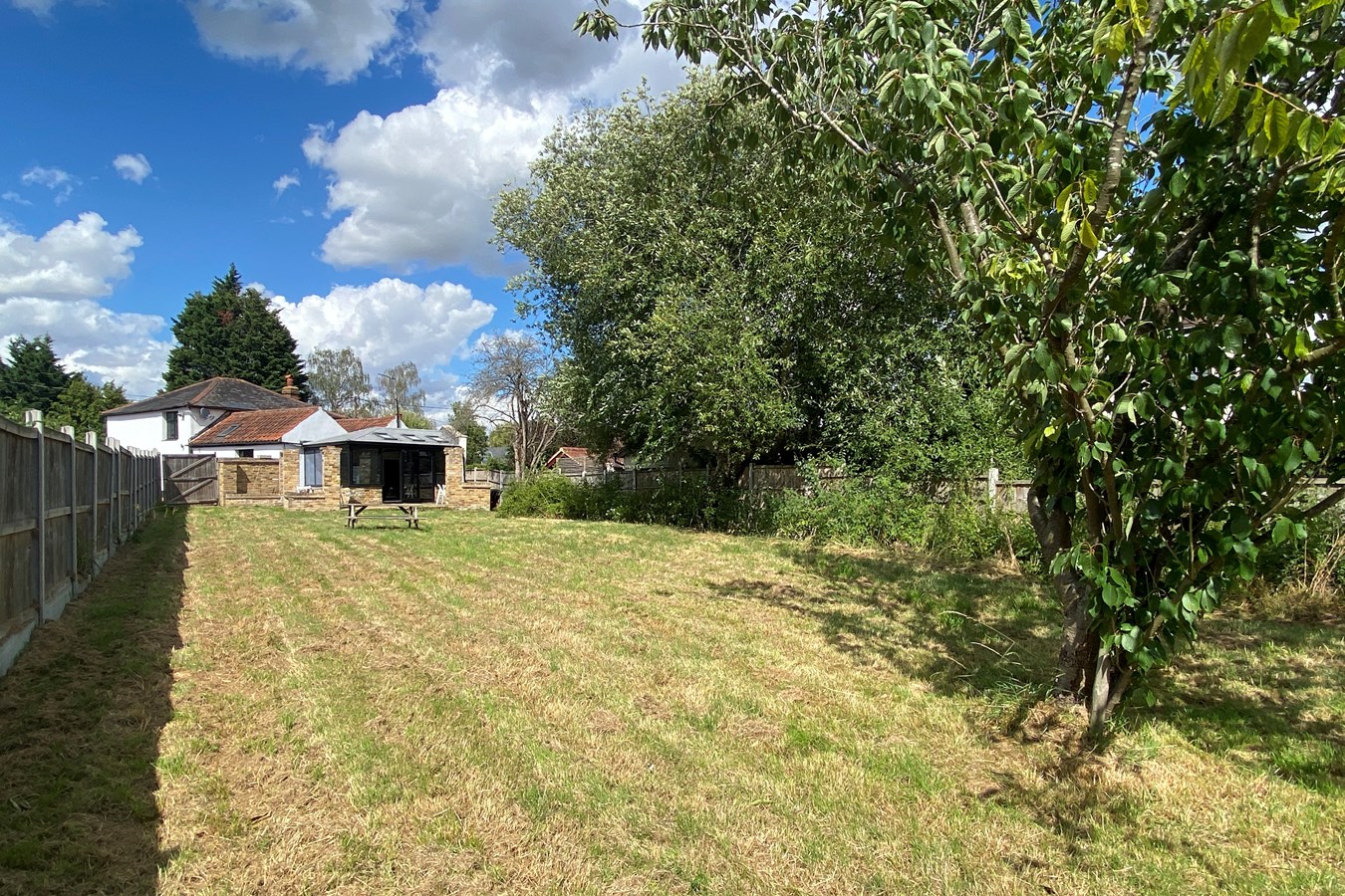 Photos of South Hanningfield Road, Rettendon Common, Chelmsford CM3