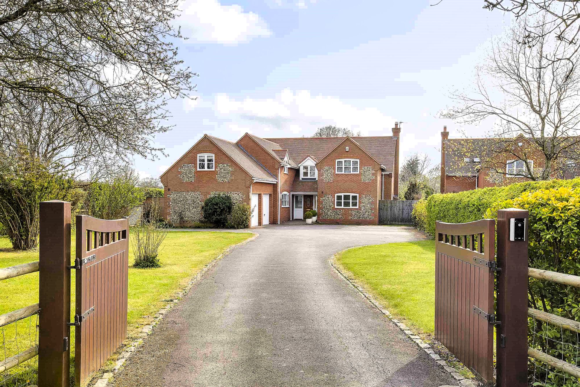 3 bedroom flat for sale