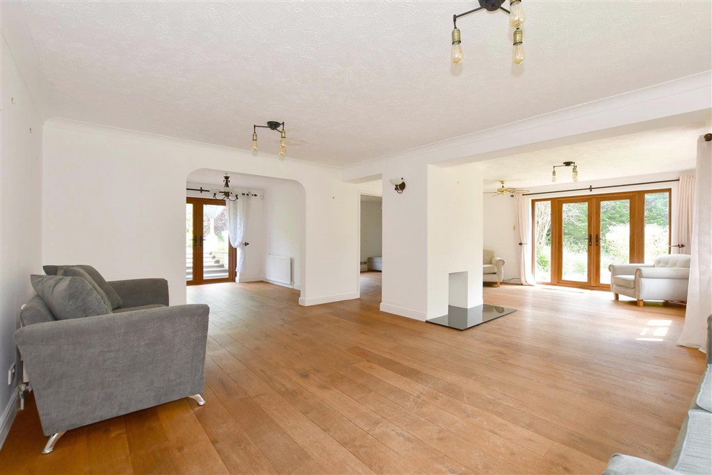 6-bed detached on Crawley Lane Pound Hill, Crawley, £561,500