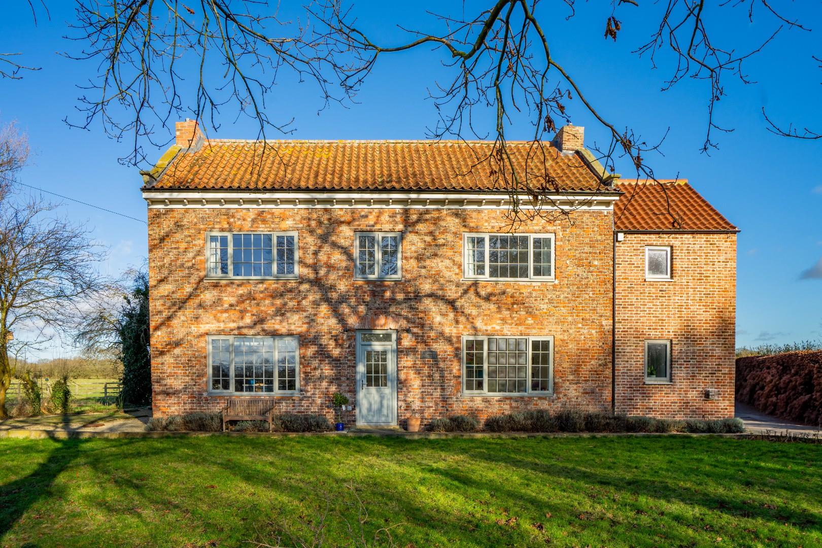 5 bedroom detached house for sale 0