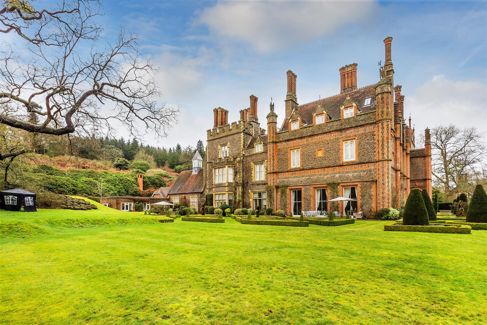 4 bedroom flat for sale 0
