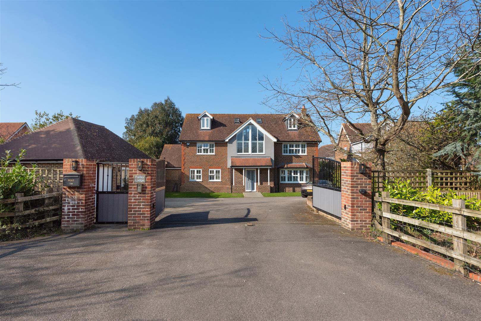 5 bedroom detached house for sale 0