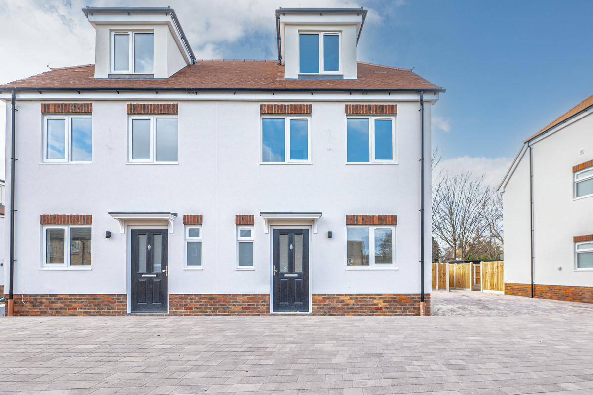 3-bed semi-detached on 11 Smallholdings, Eastwoodbury Lane Southend-on-sea, Southend-on-sea, £284,750