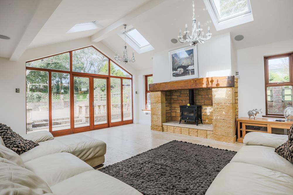 5 bedroom detached house for sale 0