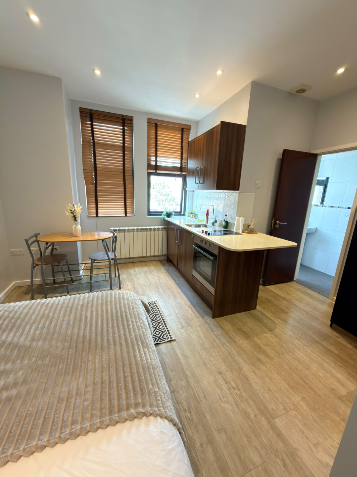 Flat 4, 4 Ferndale Road, London photo 2