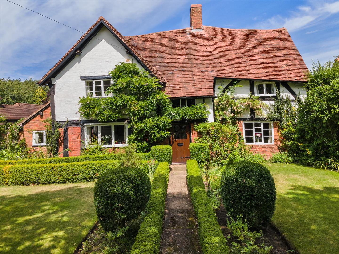 5 bedroom detached house for sale 0