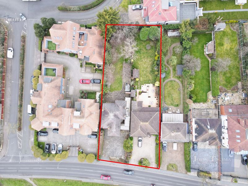 8 bedroom detached house for sale 0