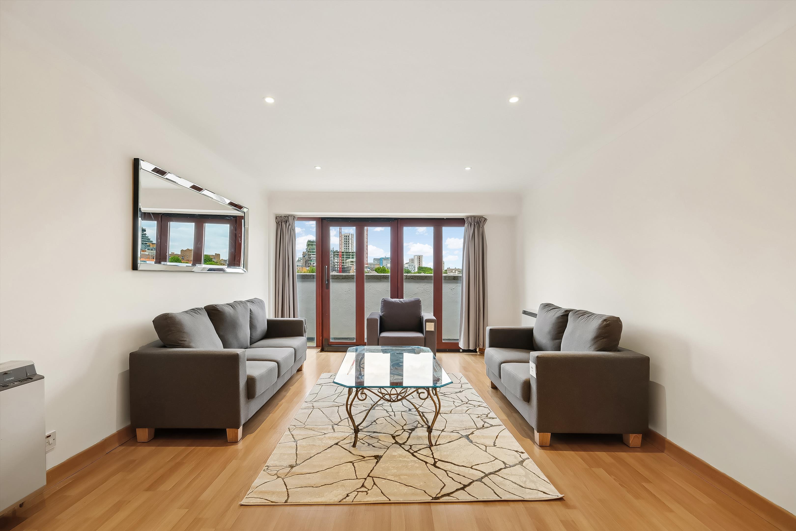 81, Hermitage Court, London photo 2