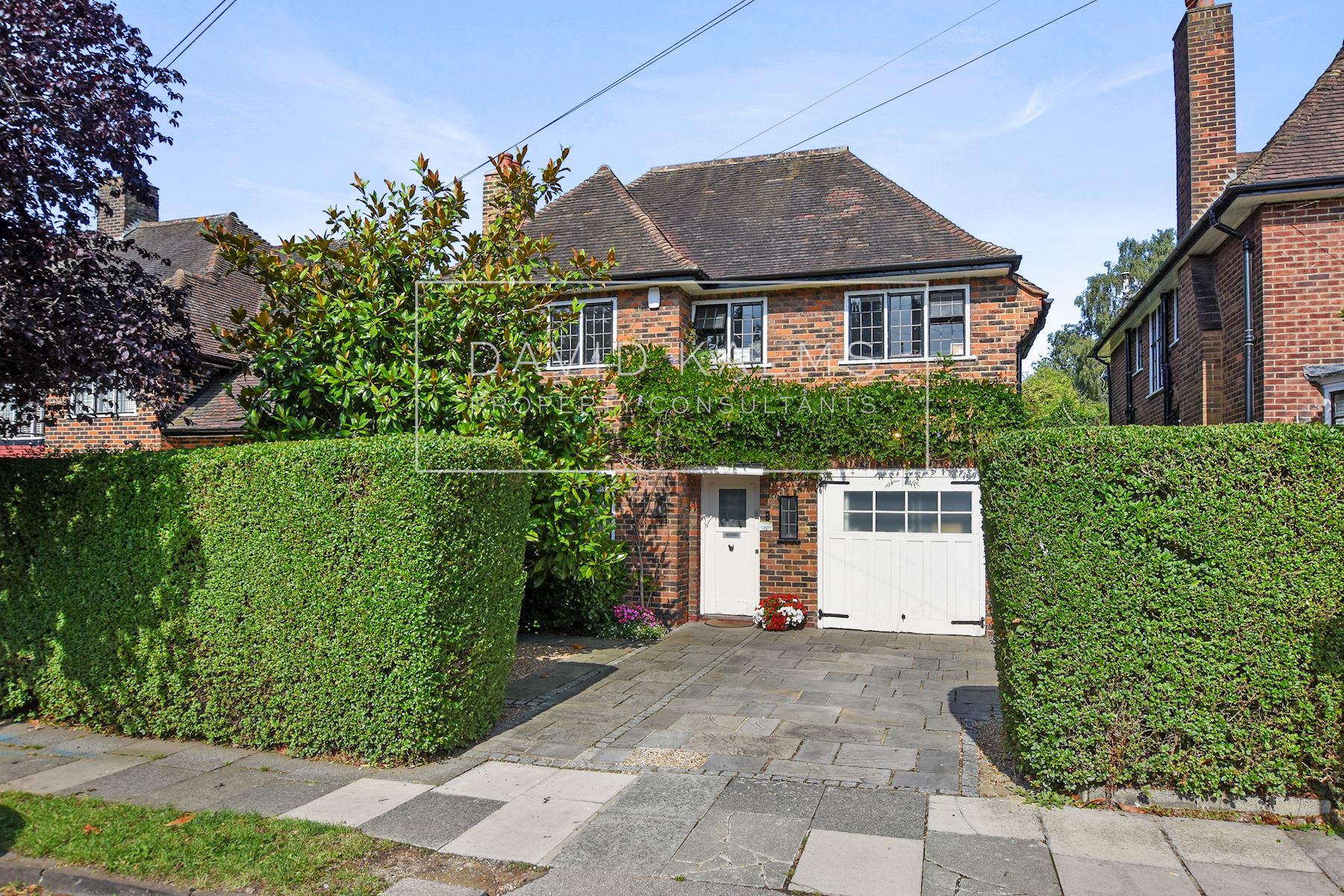 4 bedroom detached house for sale 0