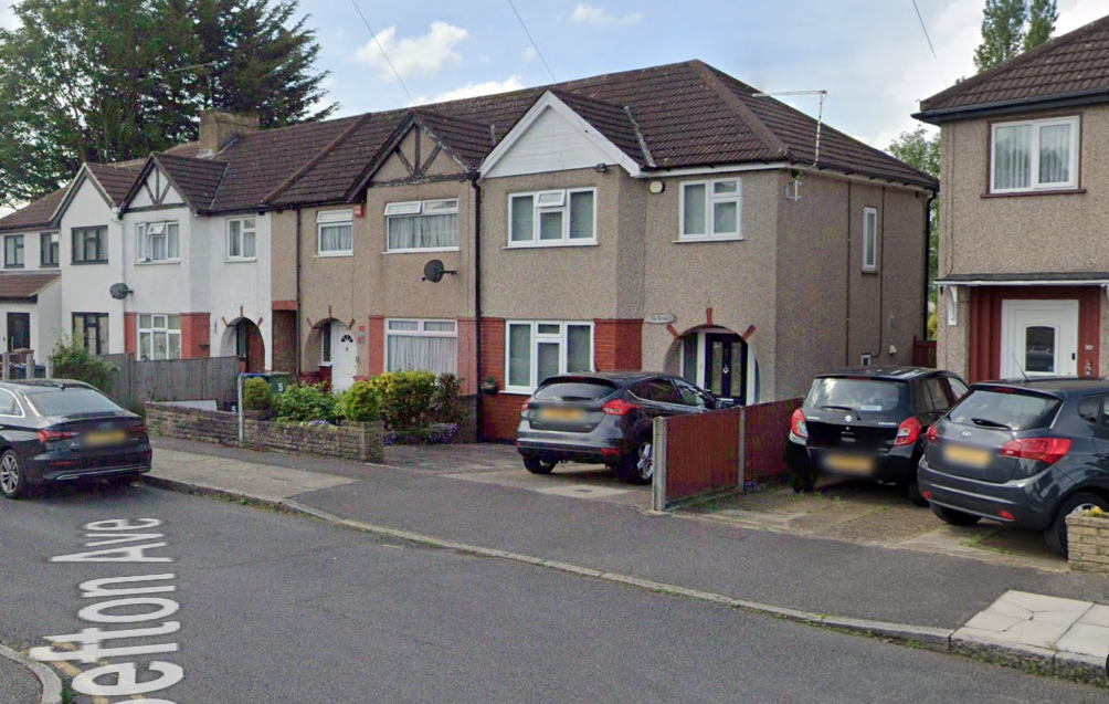 Clewer Crescent, Harrow Weald photo 2