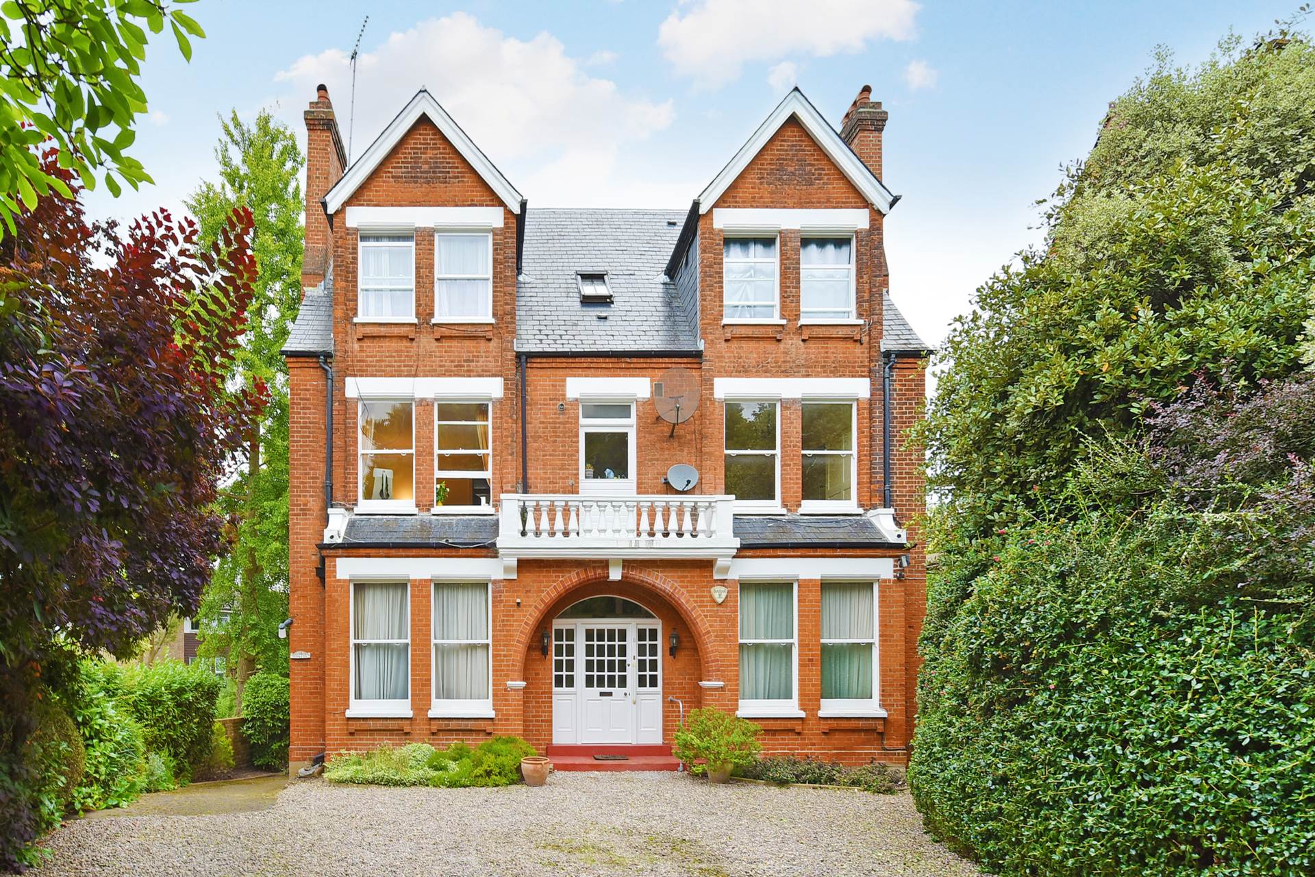 6 bedroom terraced house for sale