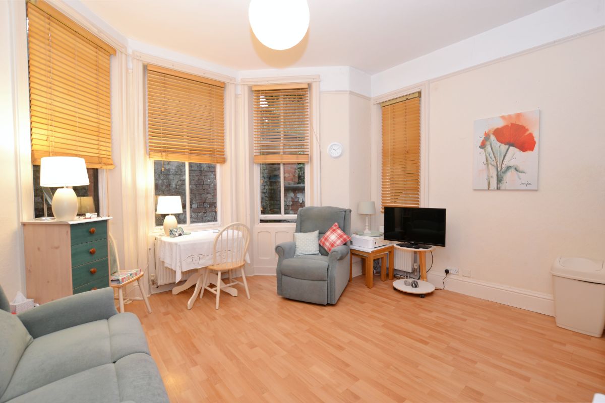 Flat 12a, Malvern House, Malvern photo 5