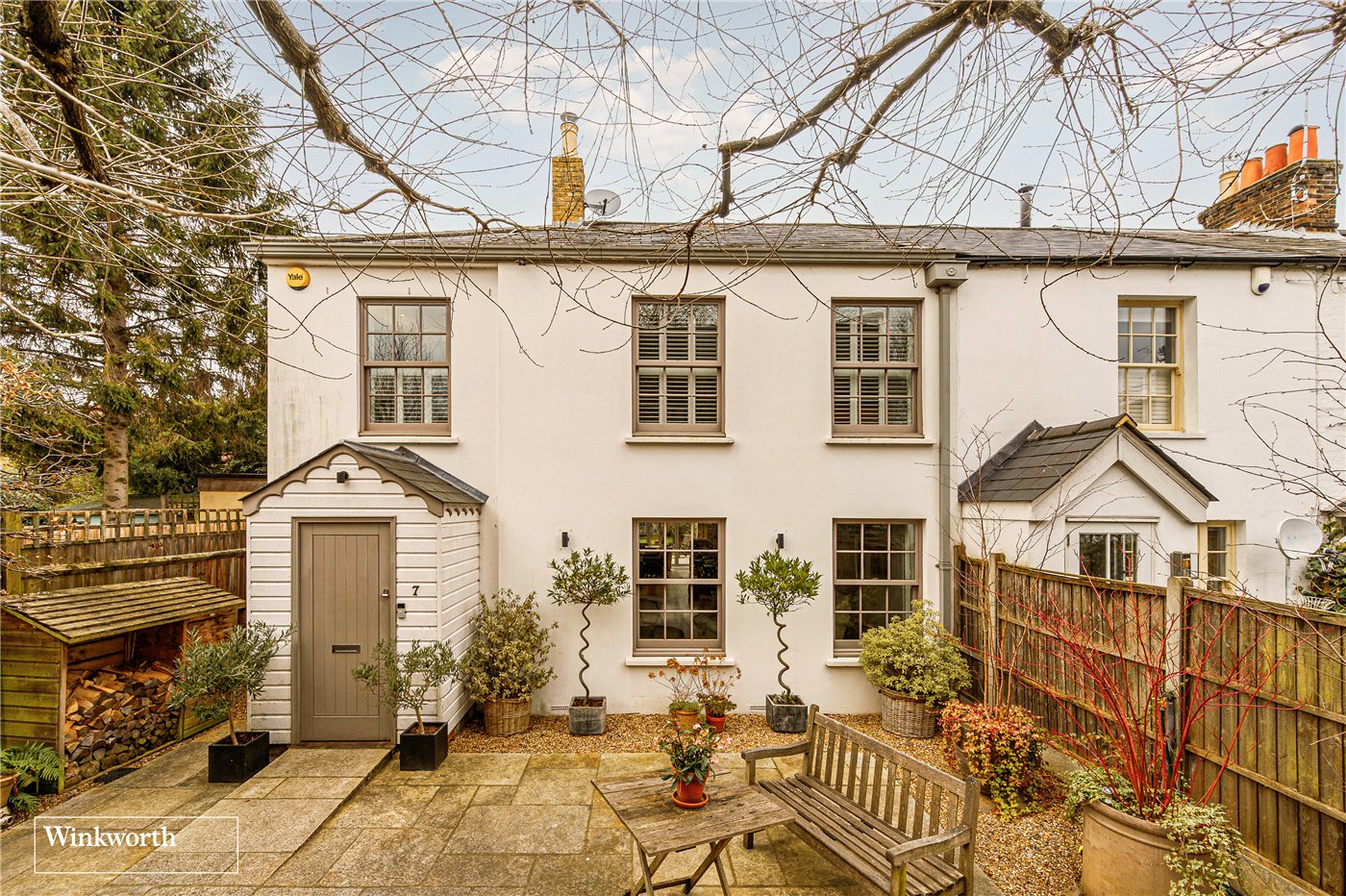 3 bedroom detached house for sale in Guildford