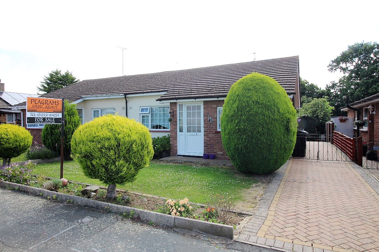 Free property report 21 Carisbrooke Avenue, Clacton On Sea, CO15 4SB Chimnie