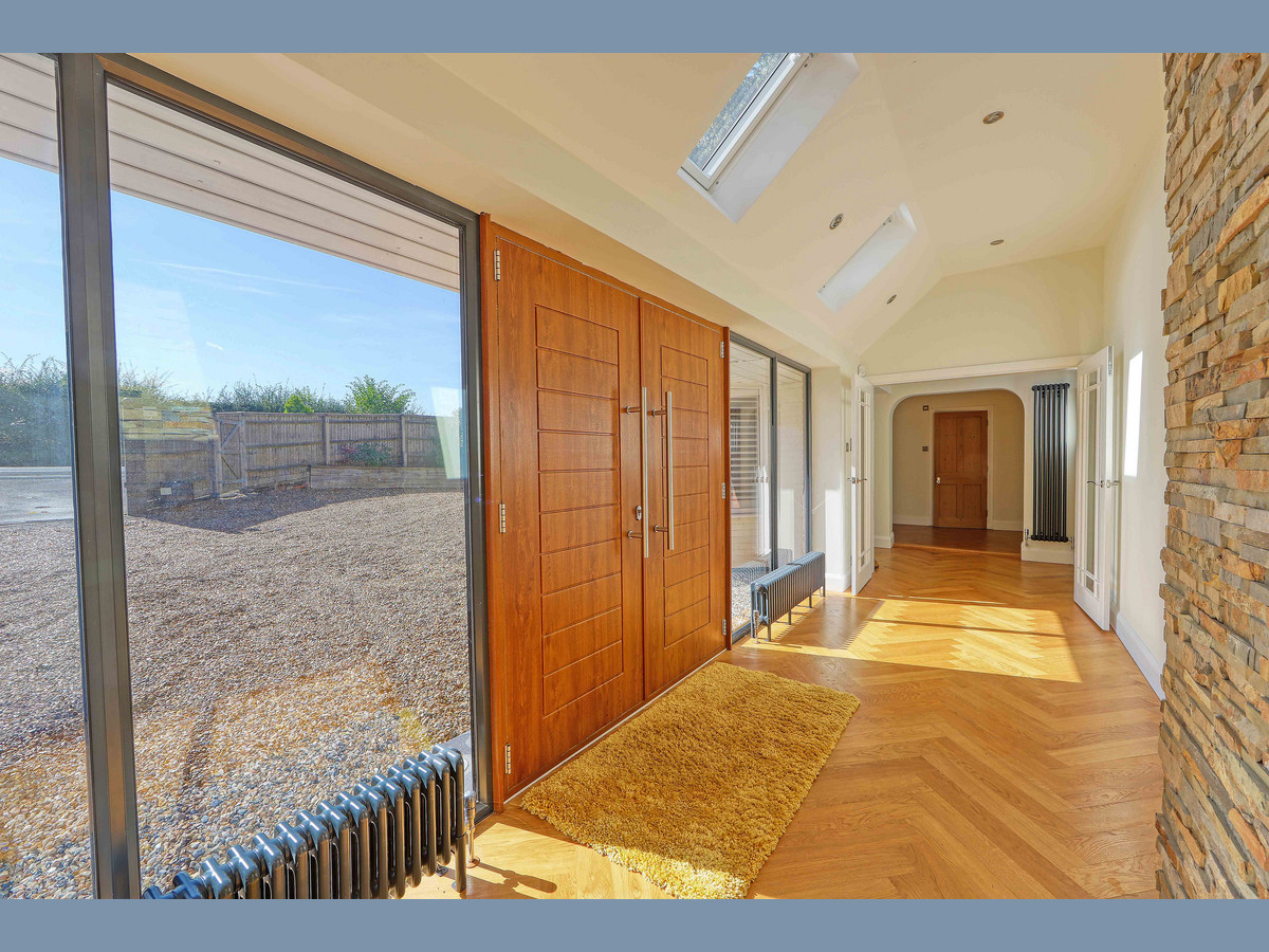 4 bedroom detached house for sale 0