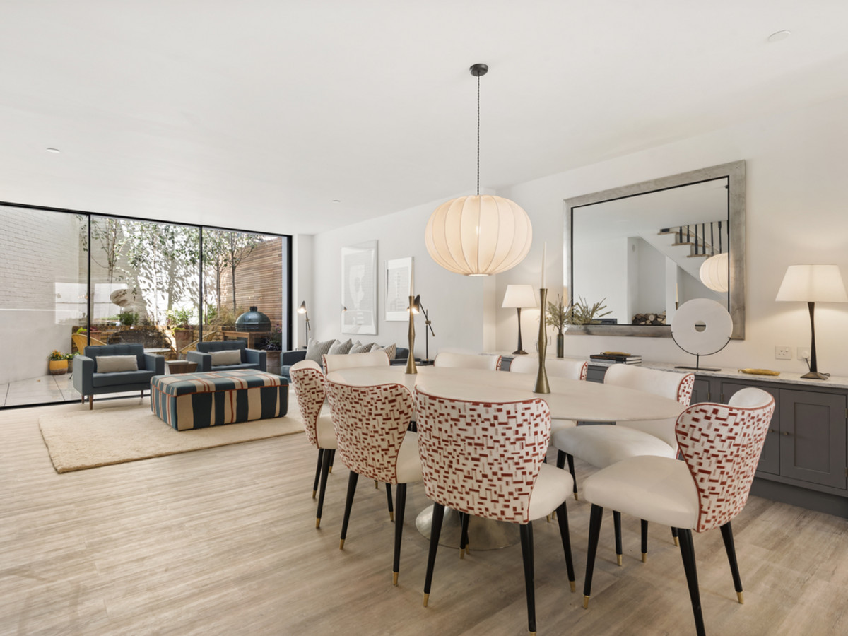 5 bedroom end terrace house for sale 0