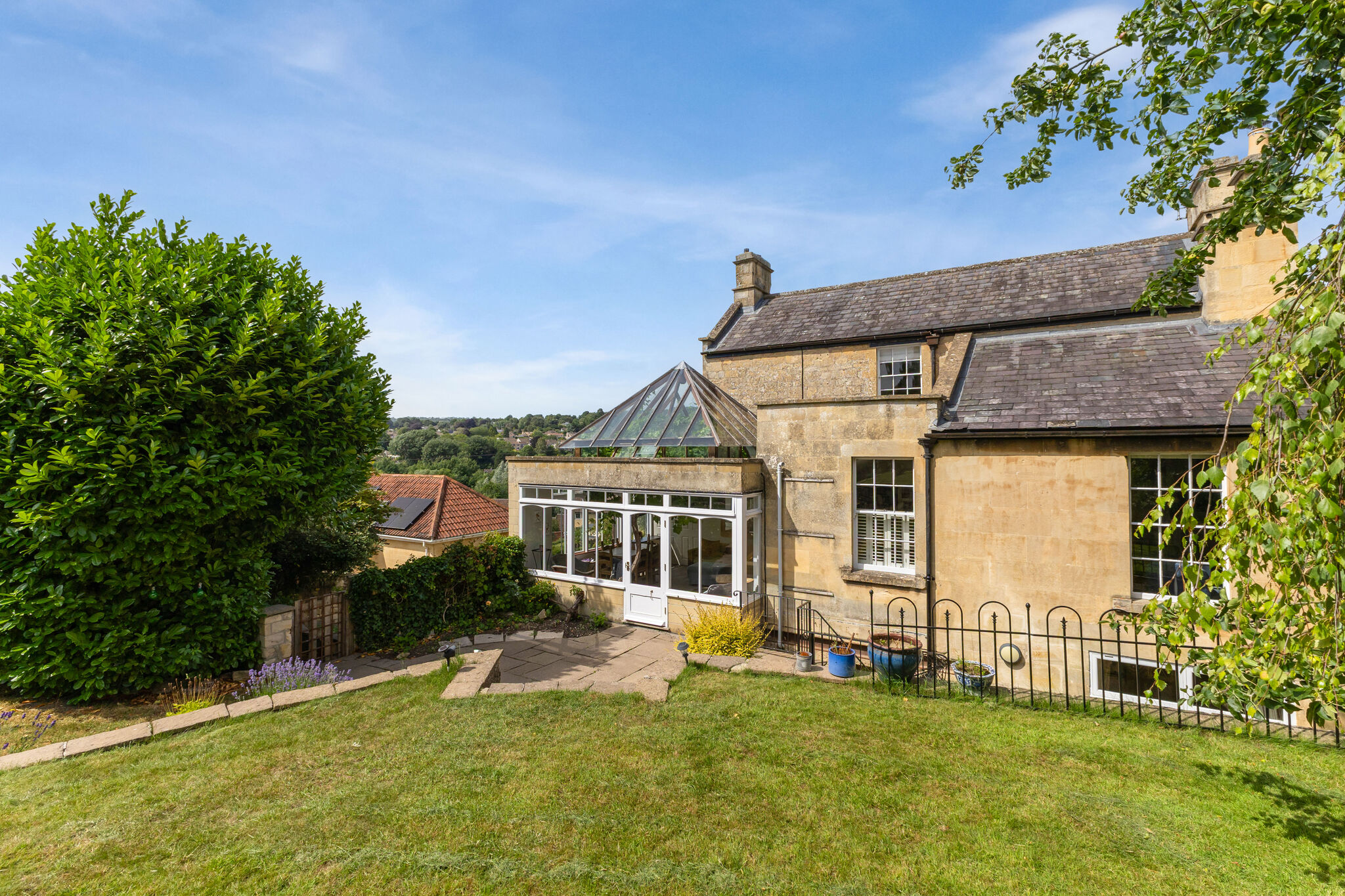 5 bedroom detached house for sale 0