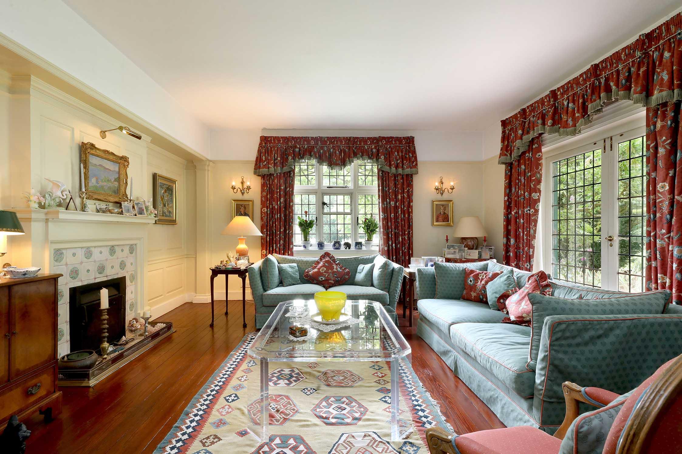 6 bedroom detached house for sale 0