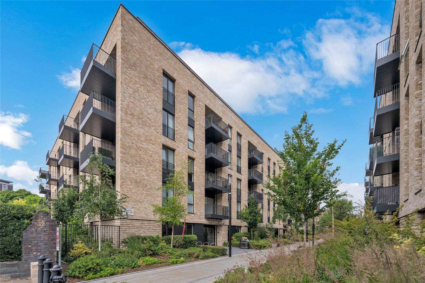 3 bedroom flat for sale 0
