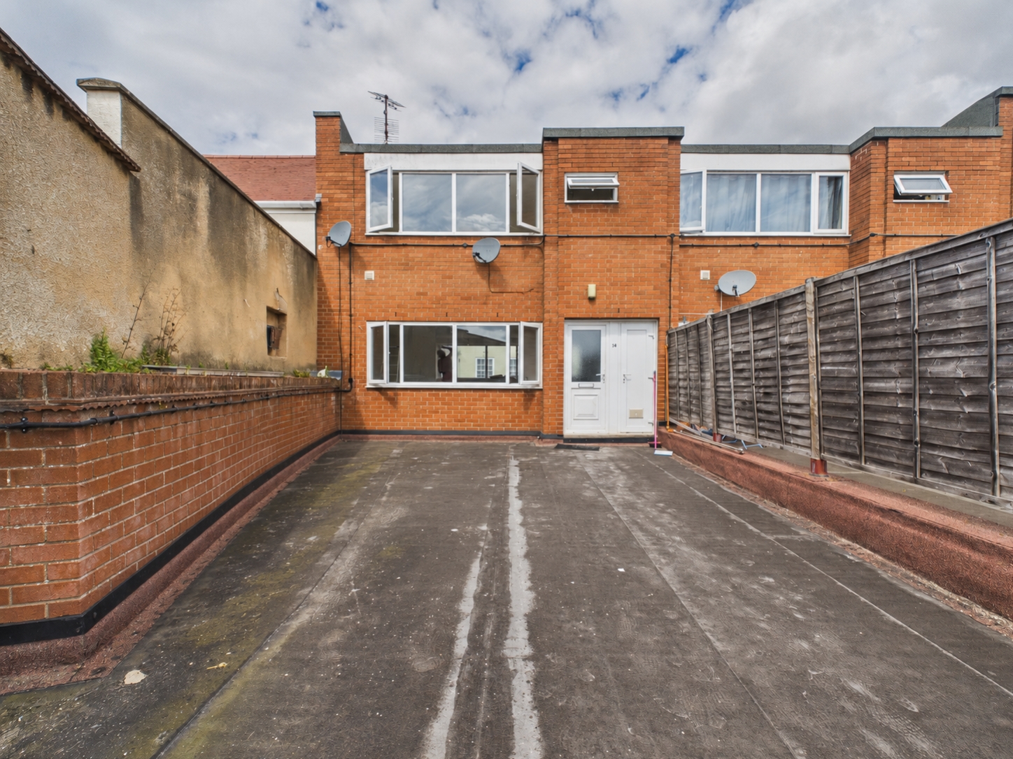 10, Queens Court, Tewkesbury photo 3