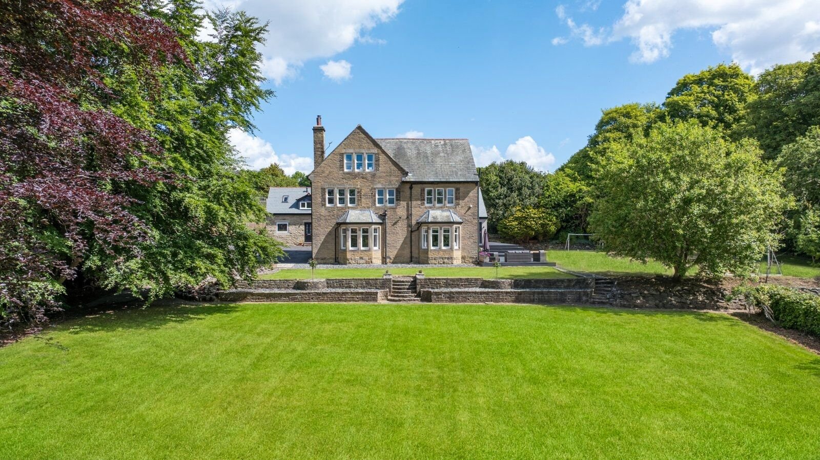 6 bedroom detached house for sale 0