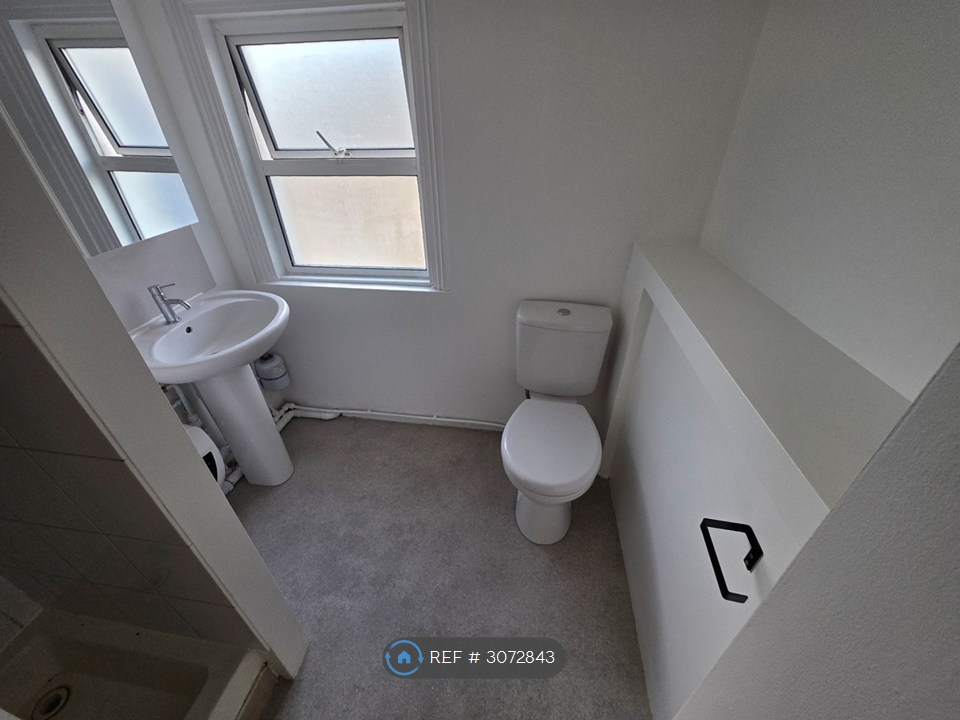 Studio Flat, London photo 5