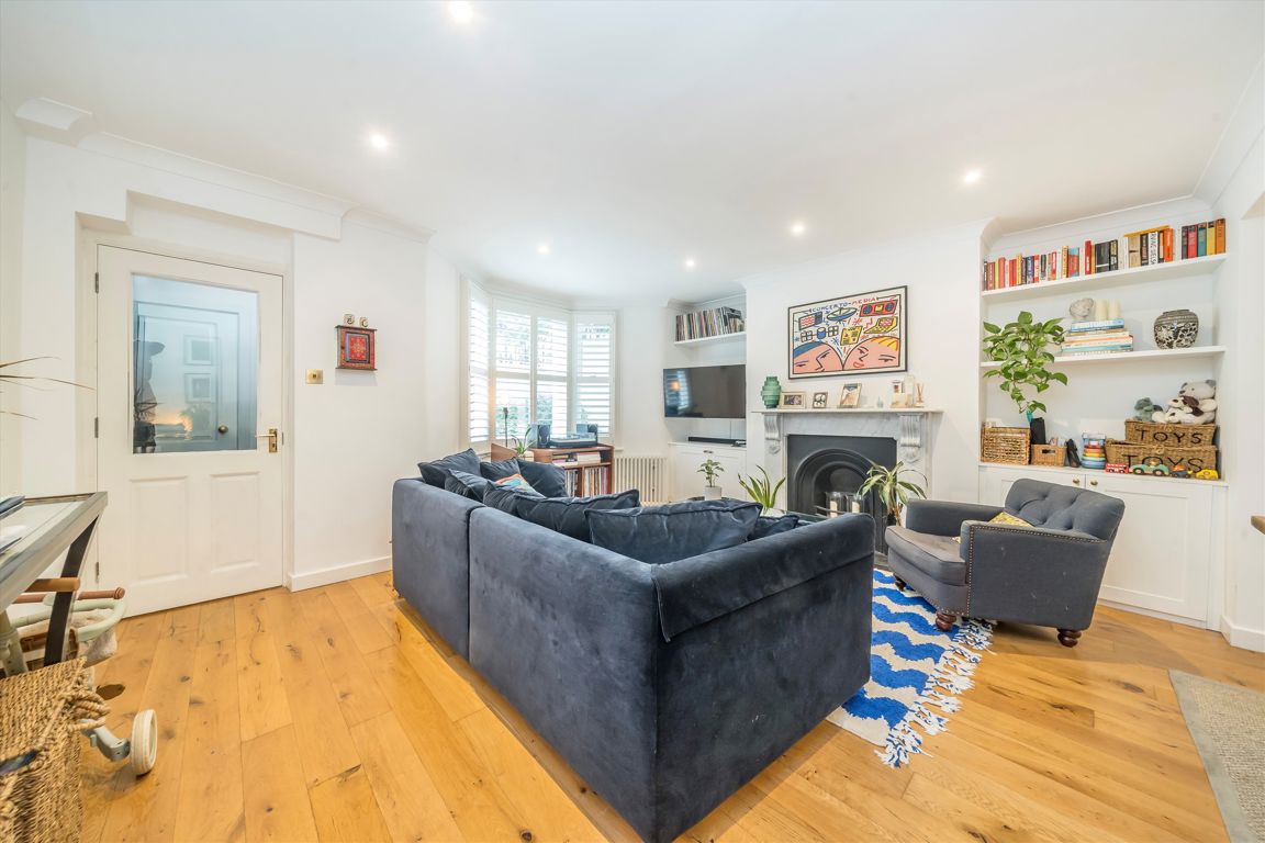 2 bedroom maisonette for sale 0