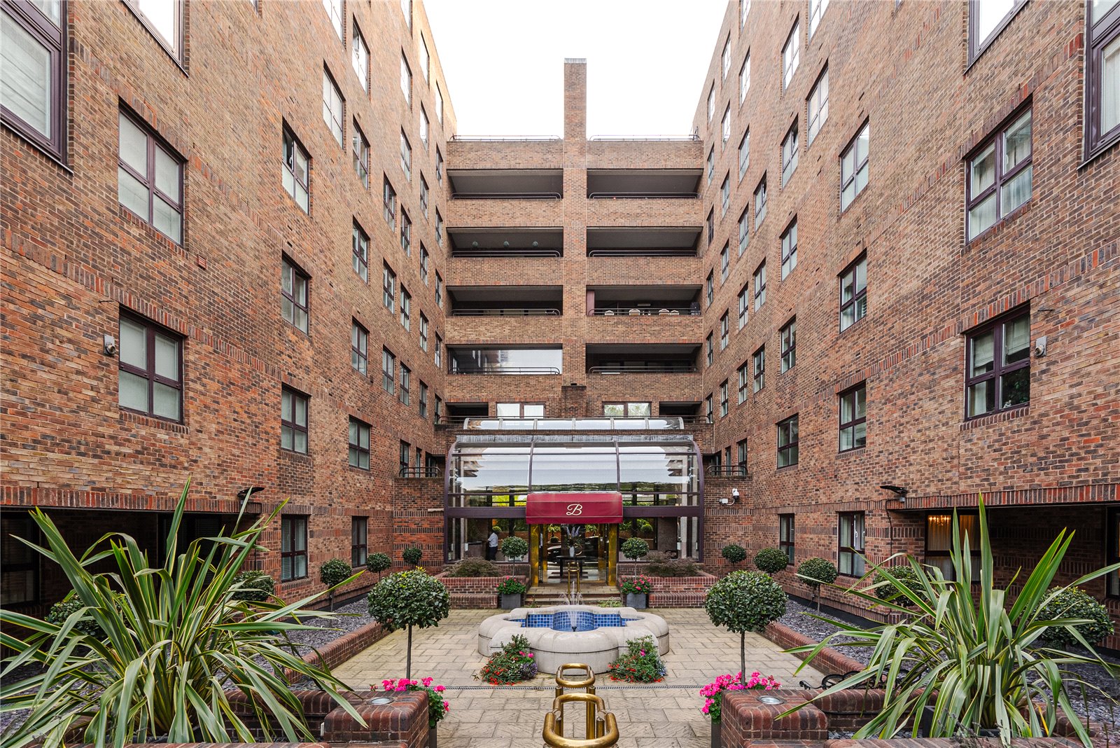 5 bedroom flat for sale 0