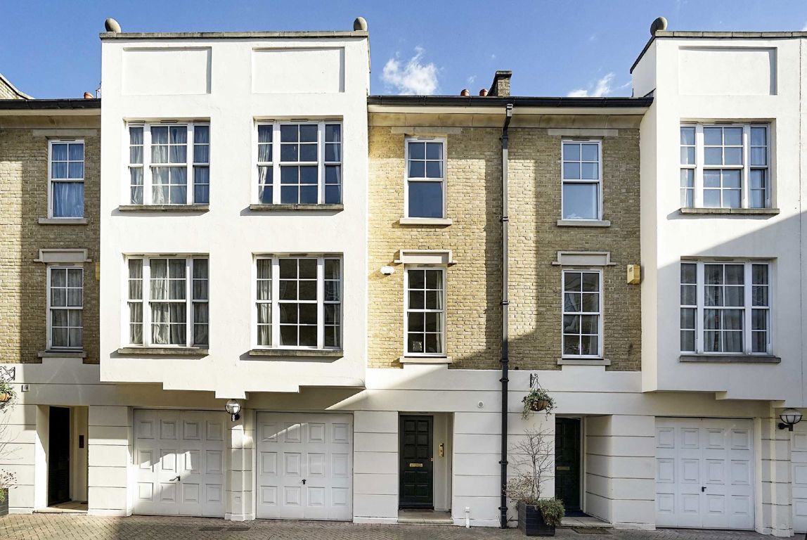 8, Balvaird Place, London photo 2