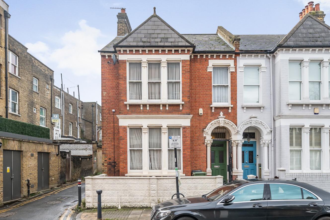 4 bedroom end terrace house for sale 0