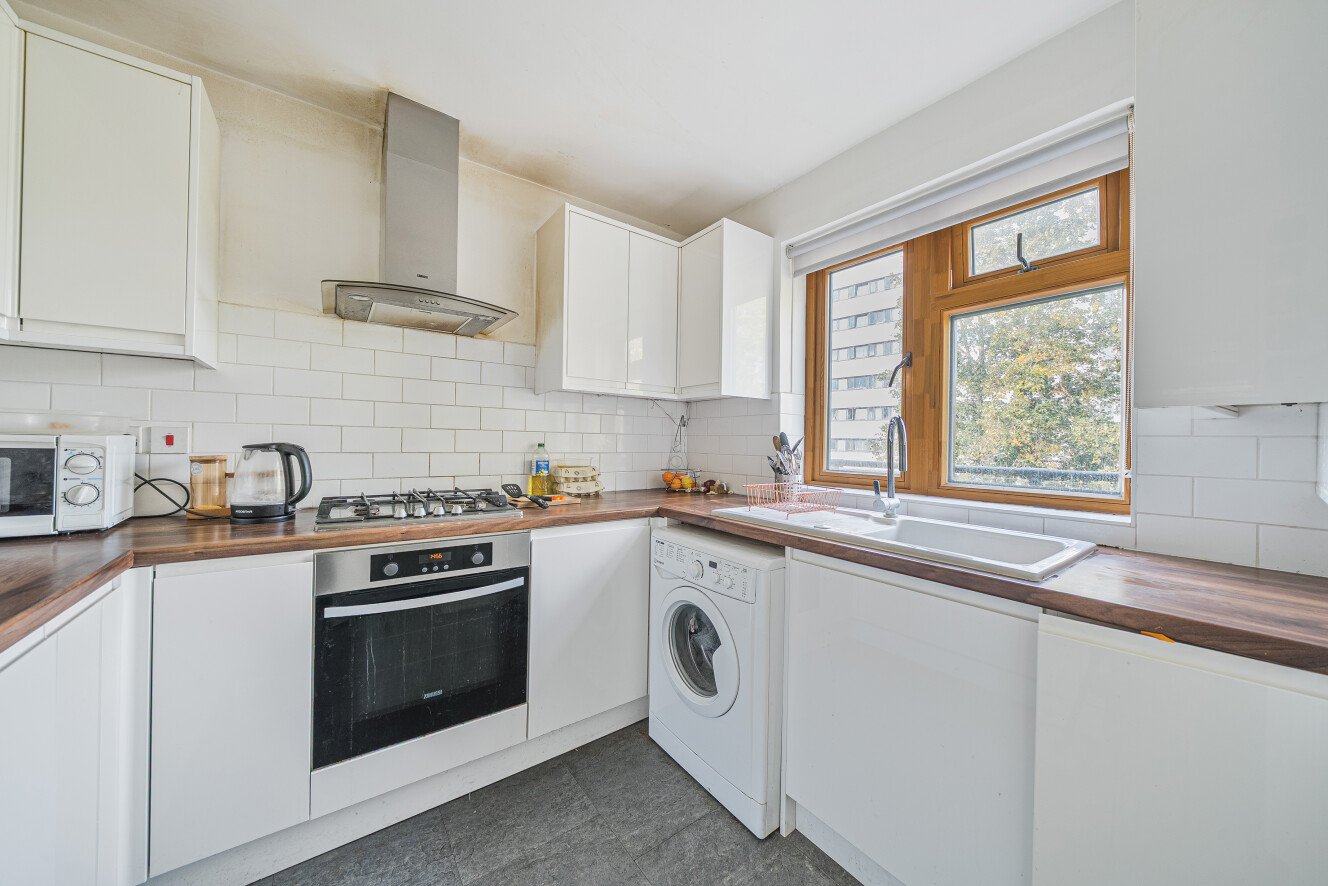 2-bed maisonette on Flat 163, Leybridge Court,, Eltham Road, London, £325,000