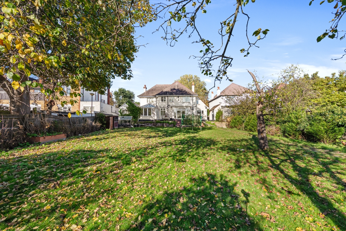 5 bedroom detached house for sale 0