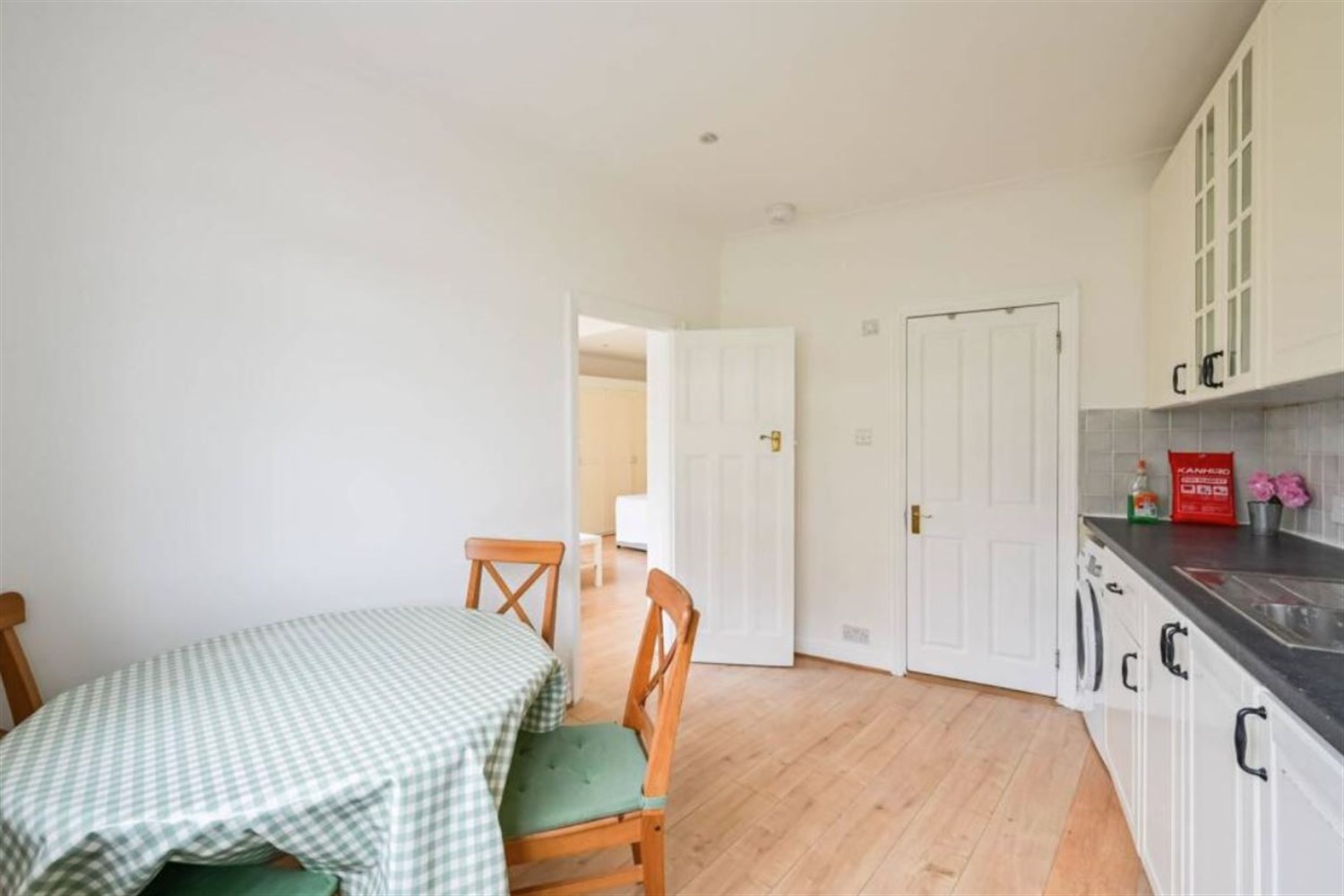 Studio C, Clifton Gardens, Temple Fortune photo 5