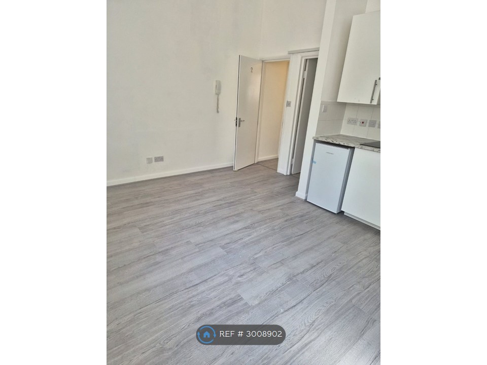 Flat, Walm Lane, London photo 5