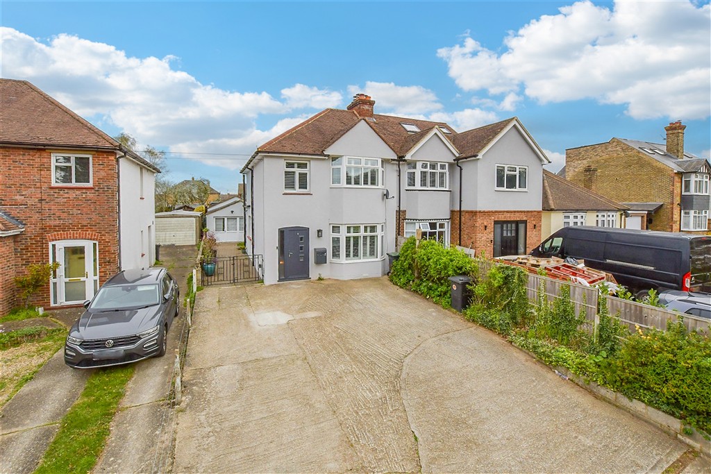 5-bed house on London Road Ditton, Aylesford, £600,000