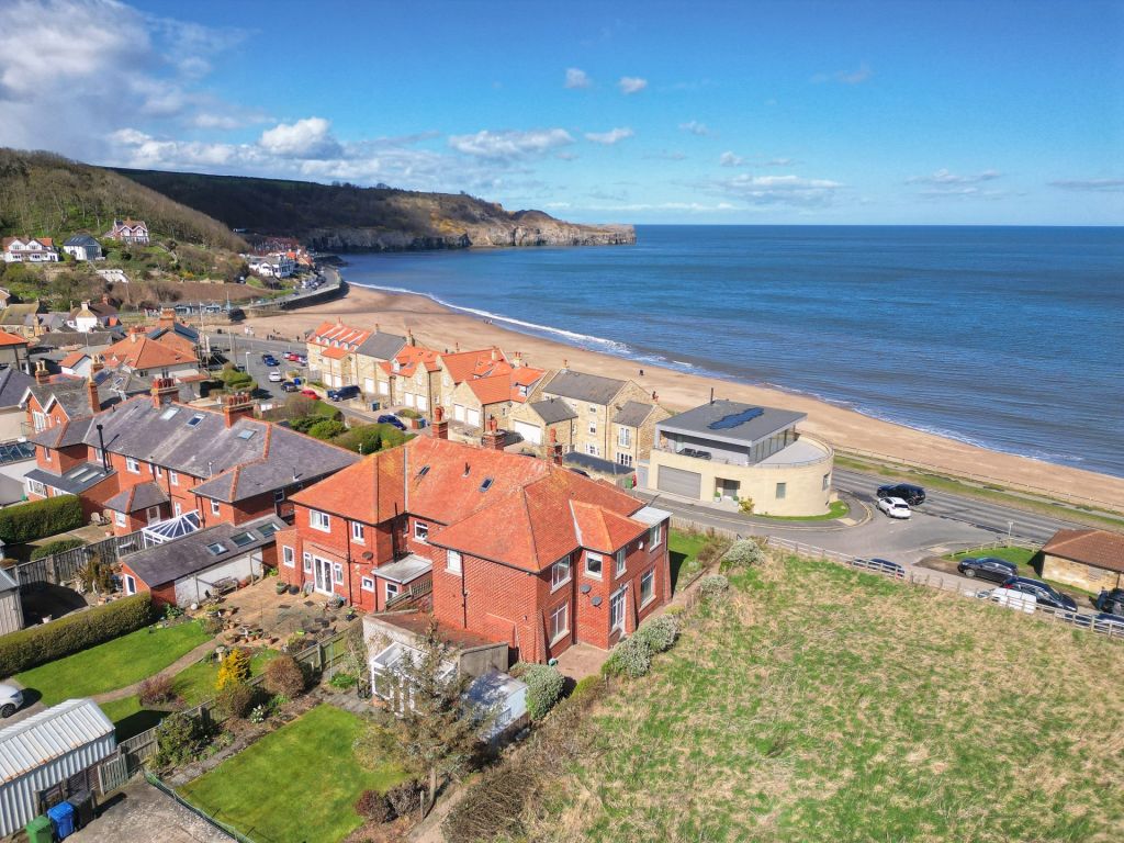 2-bed flat on Flat 2, Fairfield, East Row, Whitby, £325,000